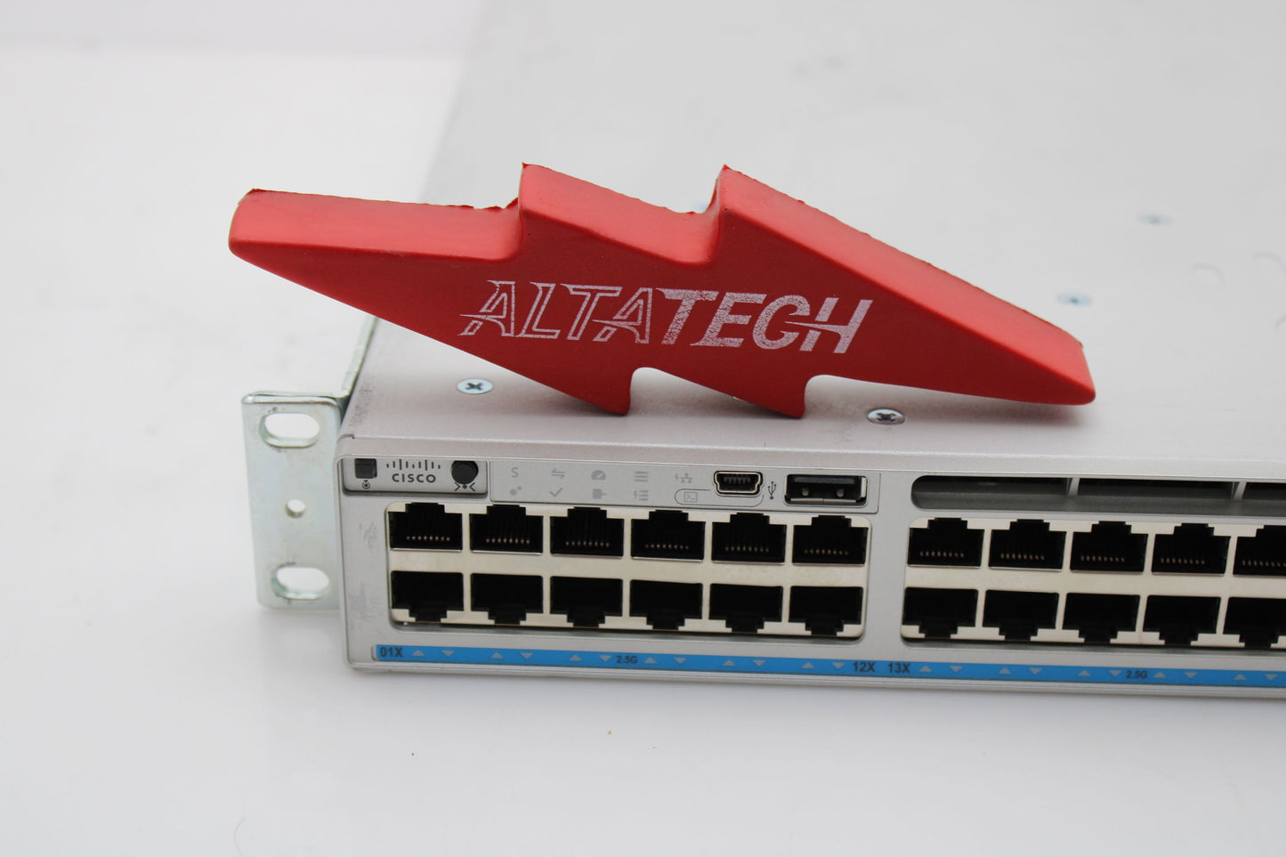 Cisco C9300-48UXM-E C9300-48UXM-ECisco Catalyst 9300 Switch, Used