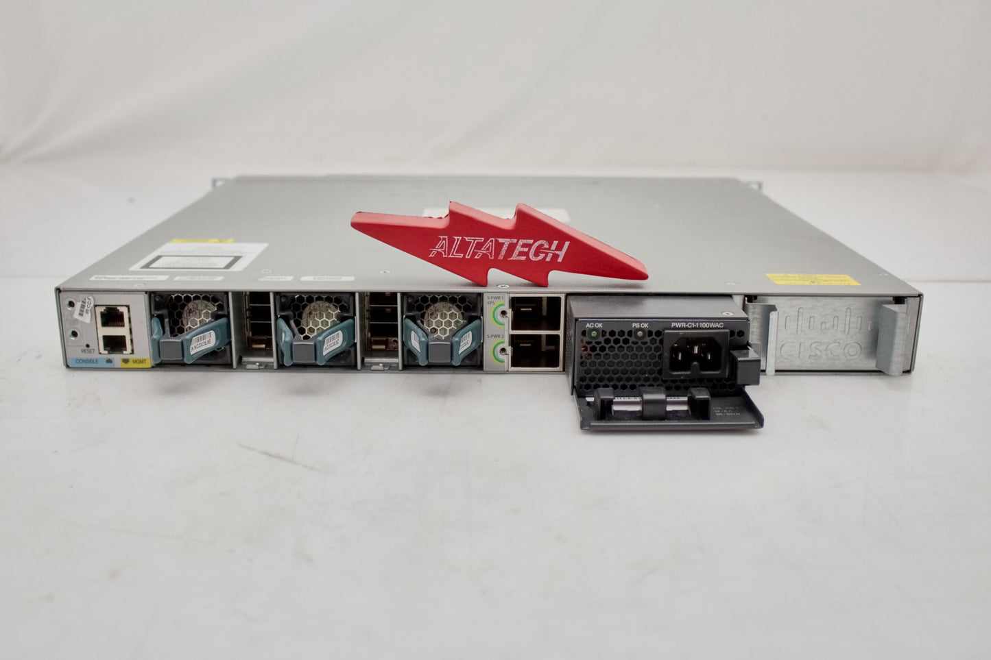 Cisco WS-C3850-48UW-S CATALYST 3850 48PT UPOE w/5 AP LIC IP BASE, Used