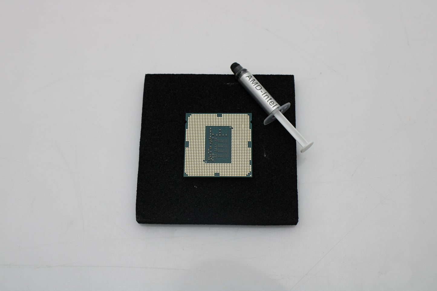 Intel SR1QJ Core i5-4590 Quad Core 3.3GHz LGA1150 Processor w/ Thermal Grease, Used