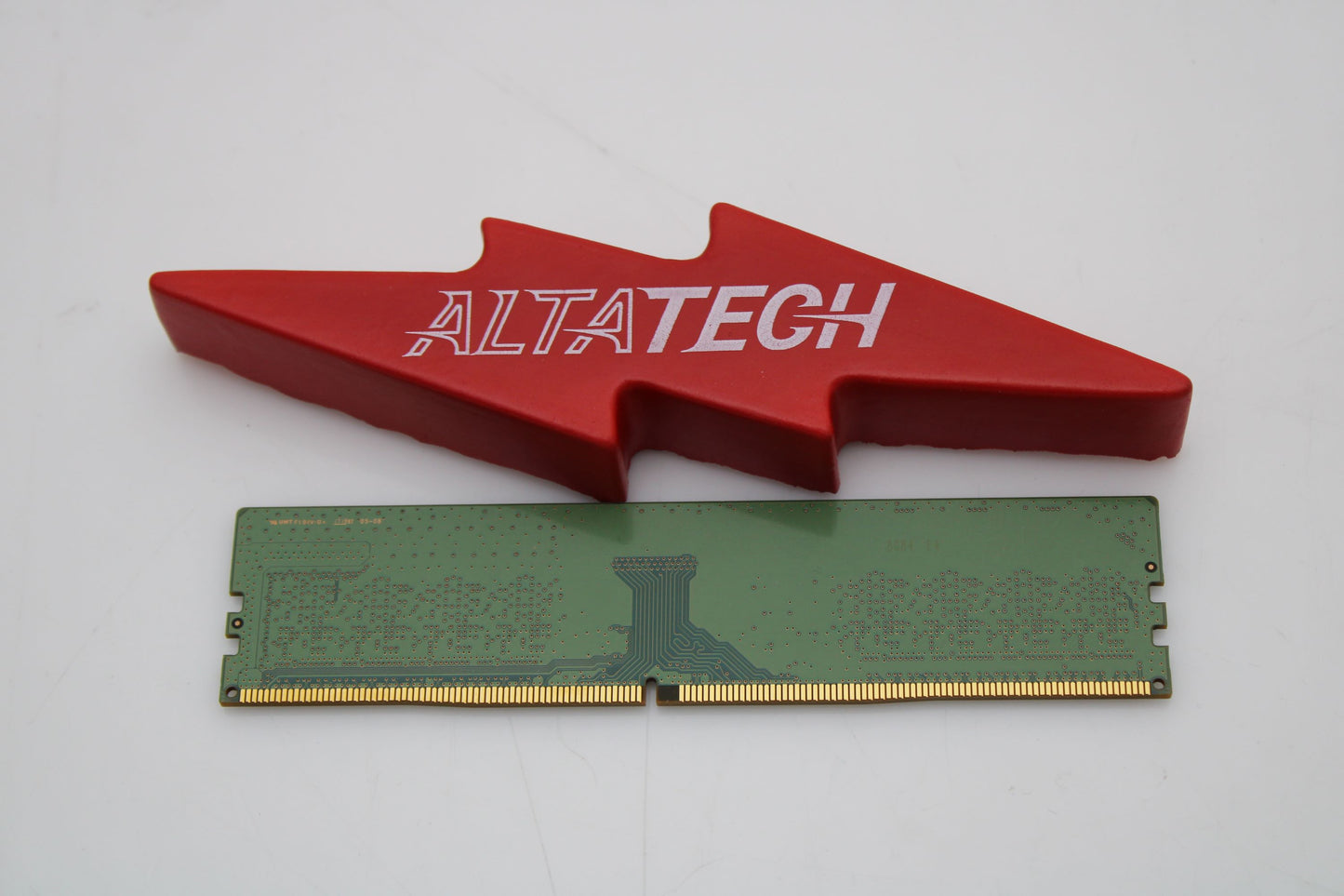 Samsung M378A1K43CB2-CRC 8GB PC4-19200U 1Rx8 N-ECC, Used