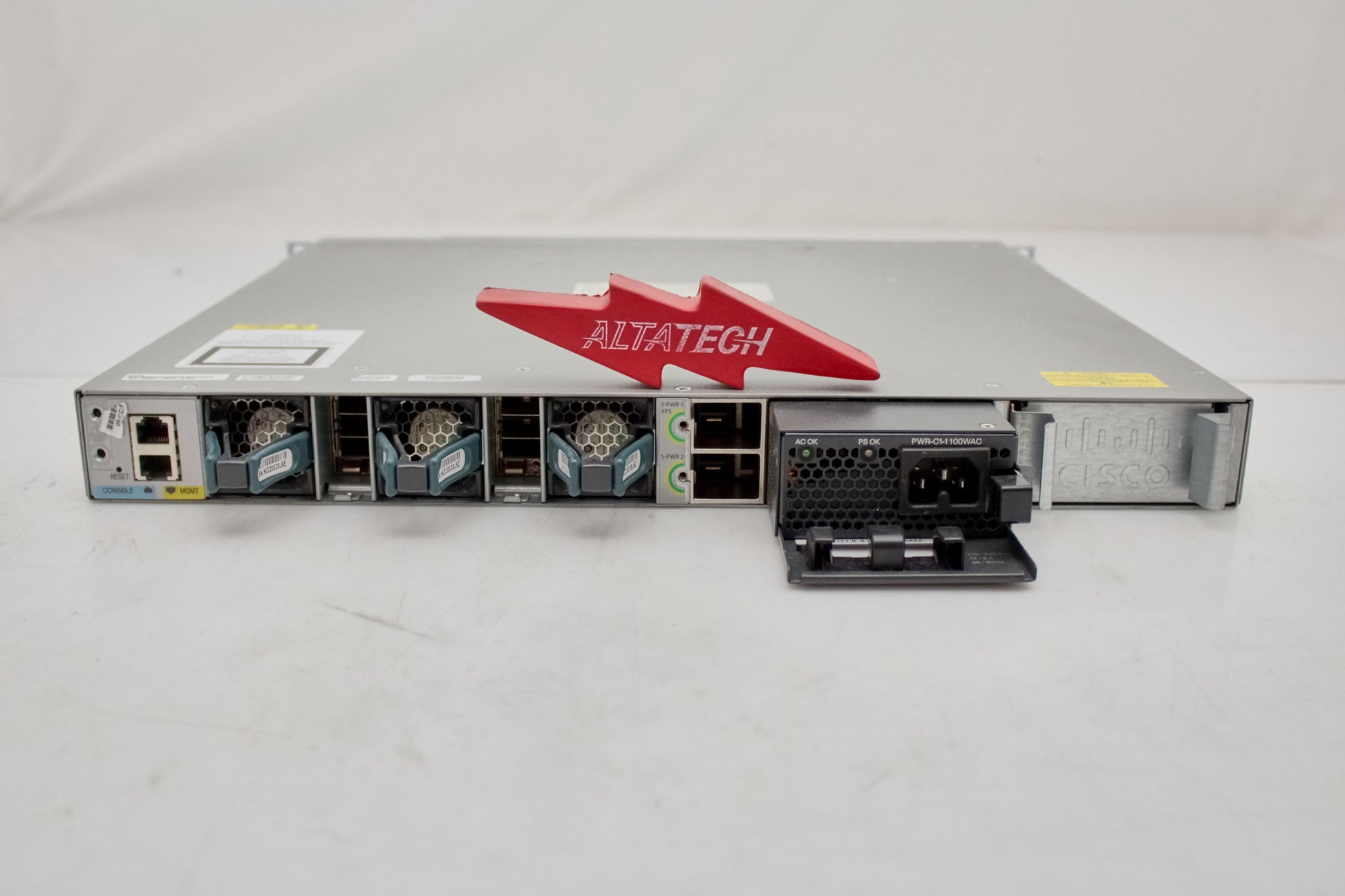 Cisco WS-C3850-48UW-S CATALYST 3850 48PT UPOE w/5 AP LIC IP BASE, Used