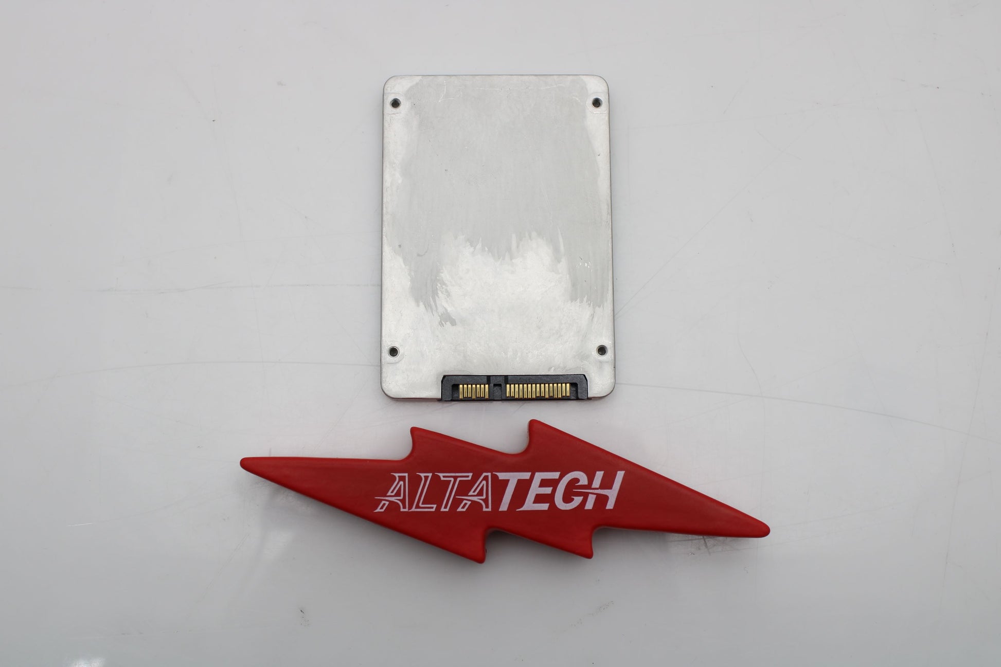 Dell 0MCCKT 600GB SSD Sata 2.5 3g mlc HDD, Used