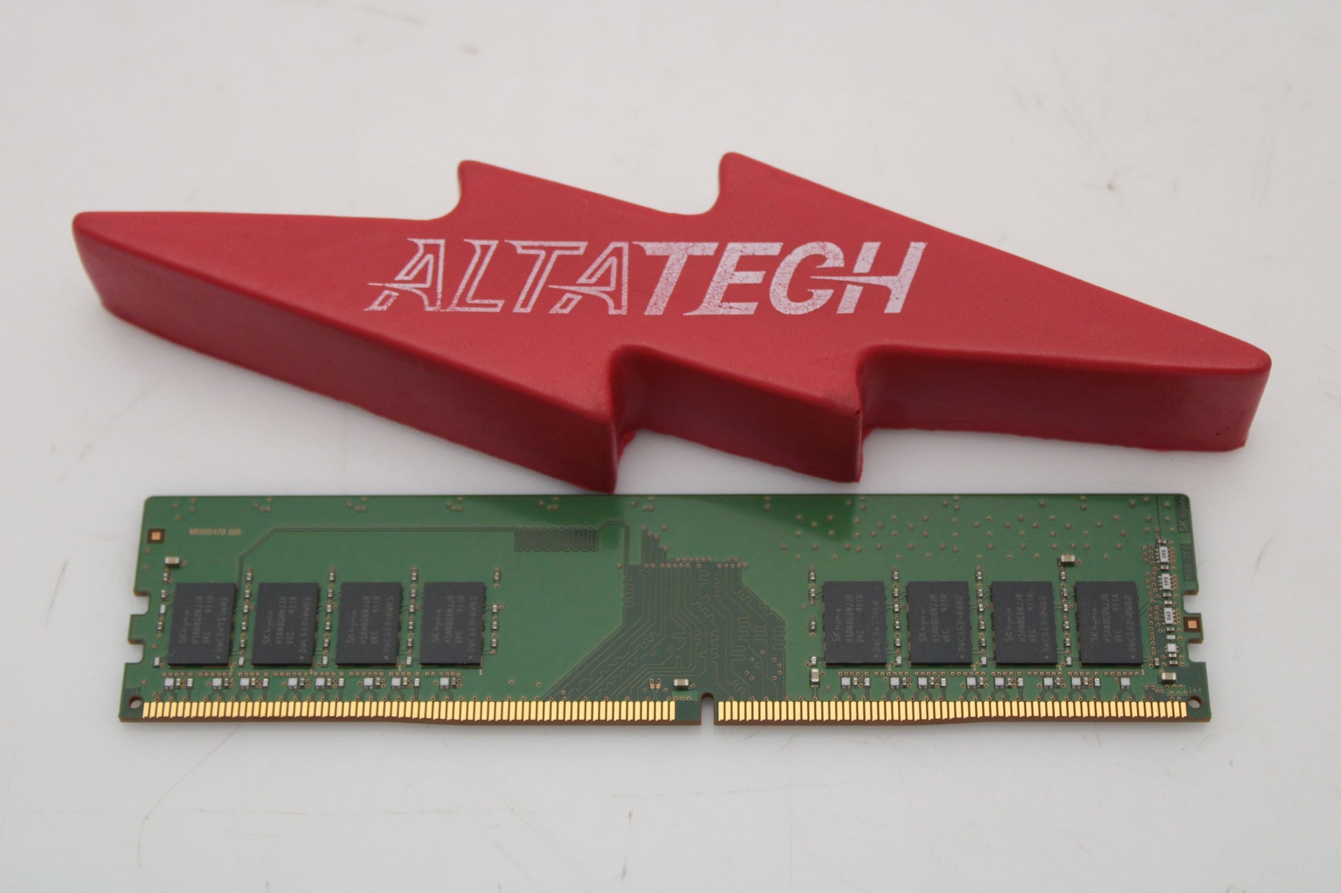Hynix SNPY7N41C/8G 8GB AA101752 288-Pin PC4-21300 DDR4 UDIMM (Hynix), Used