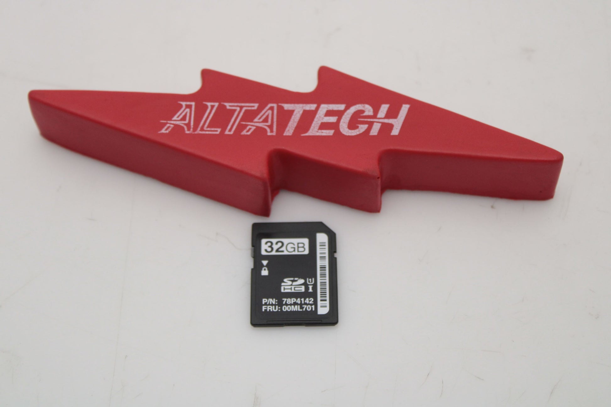 IBM 00ML701 32GB SD CARD, Used