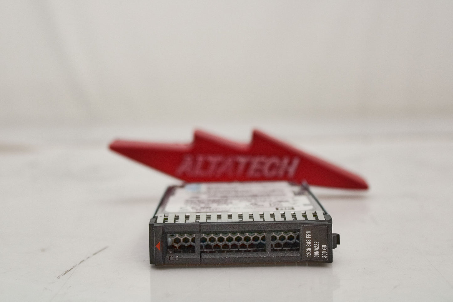 Lenovo 00NA222 300GB 15K 12GB SAS 2.5IN G3HS 512E, Used