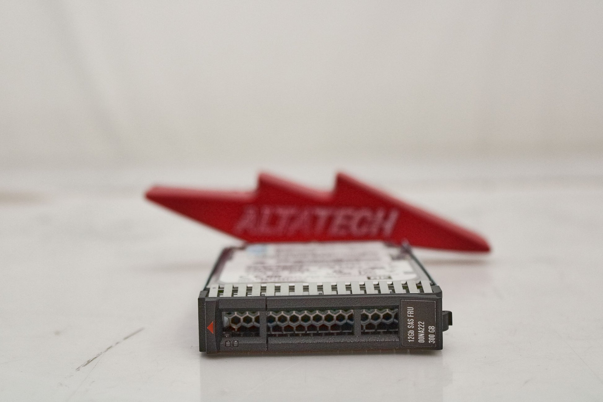 Lenovo 00NA222 300GB 15K 12GB SAS 2.5IN G3HS 512E, Used