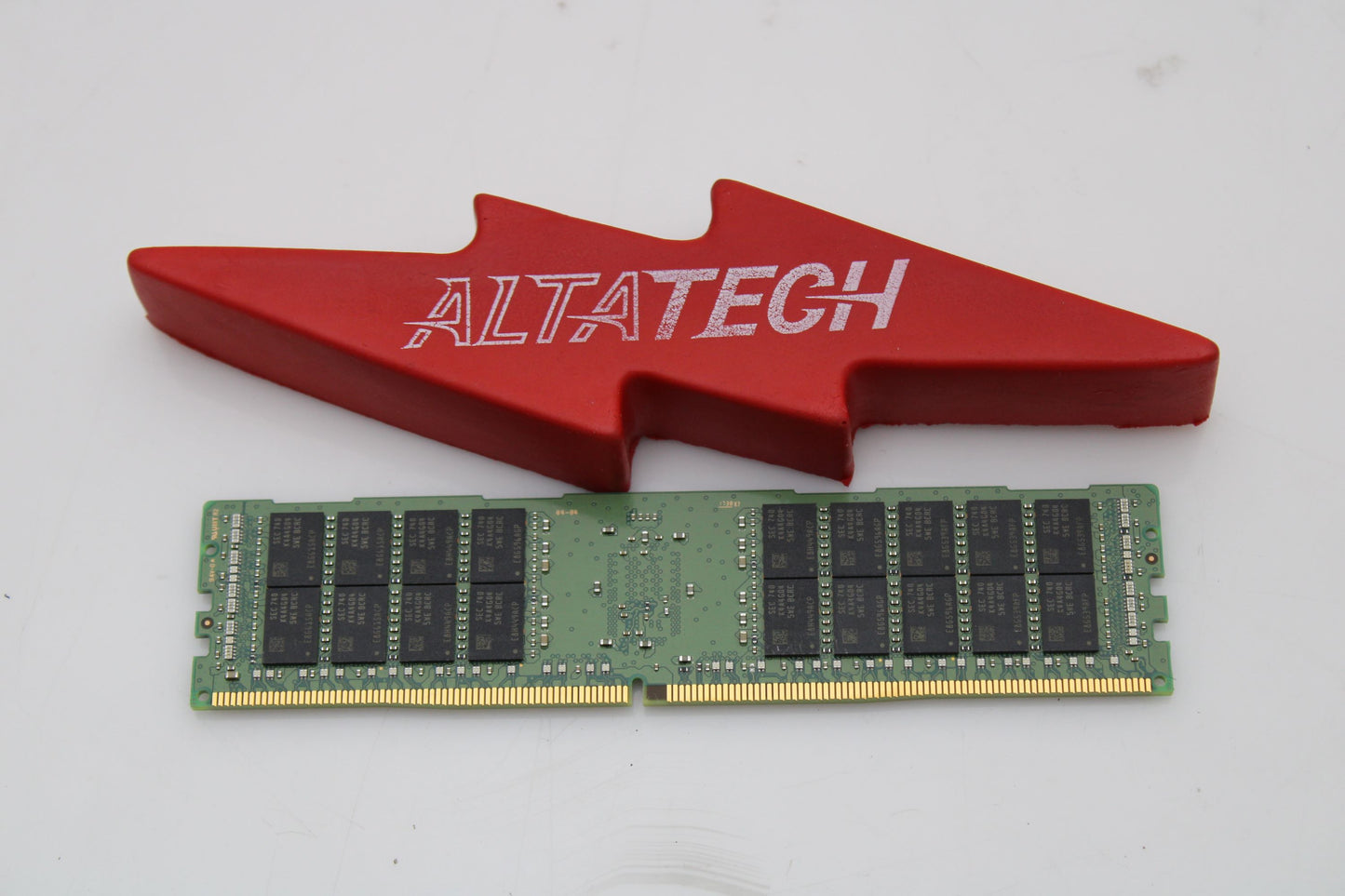 Lenovo 46W0829 16GB PC4-19200 DDR4-2400T 2RX4 ECC, Used