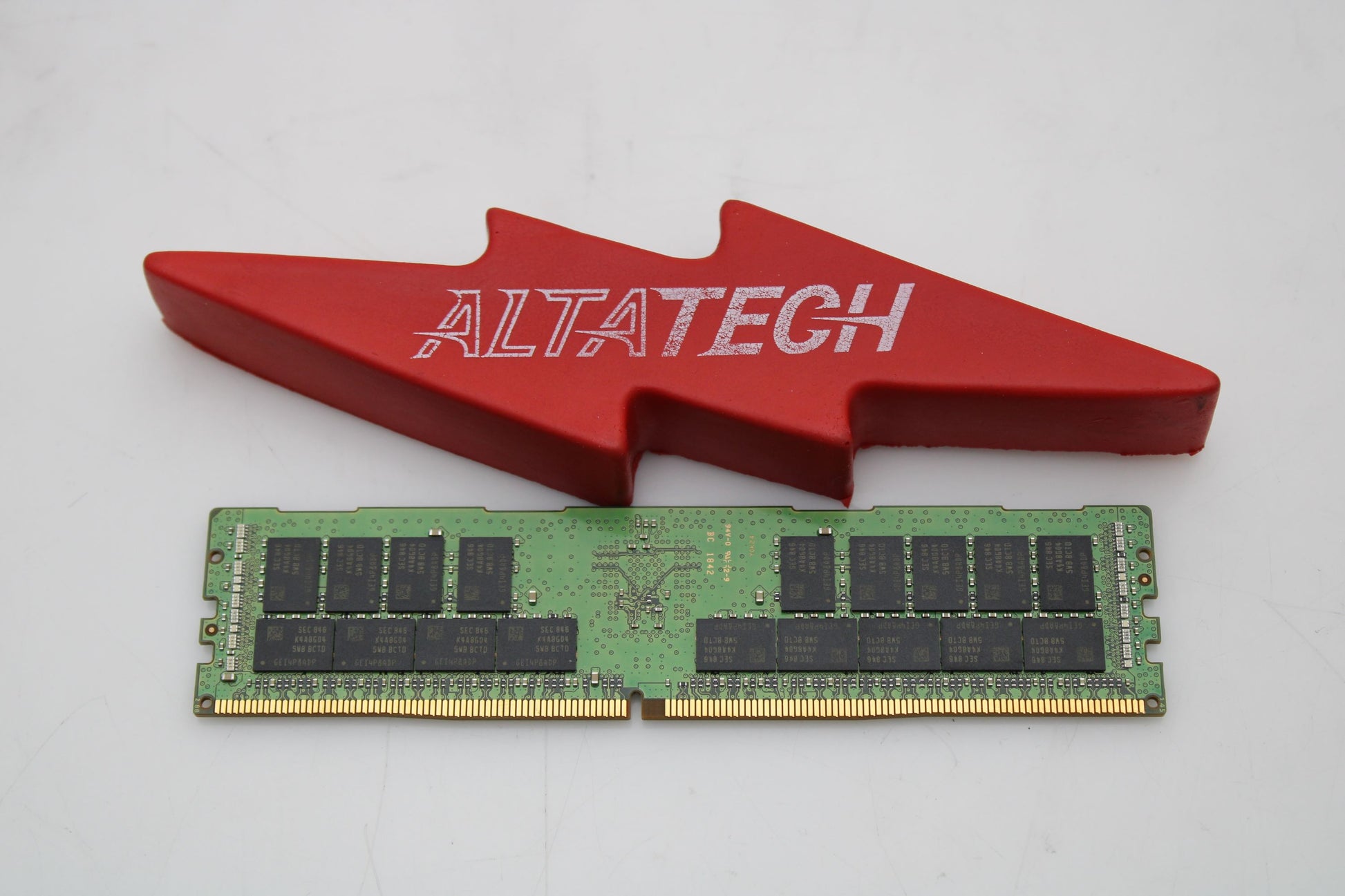 Samsung M393A4K40BB2-CTD6Q 32GB PC4-21300V DDR4-2666 2RX4 ECC, Used