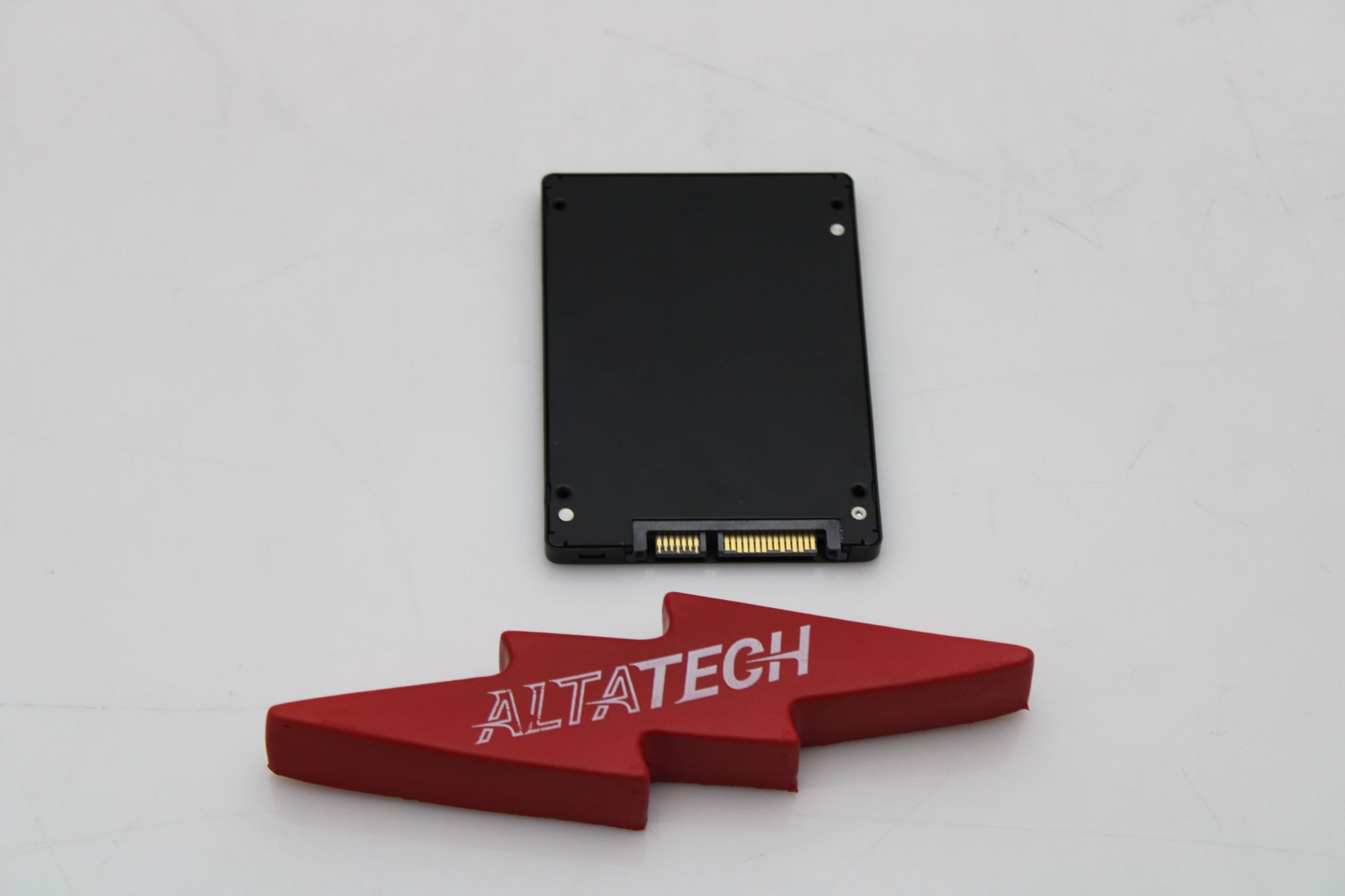 Micron MTFDDAK256TBN Micron MTFDDAK256TBN 256GB SSD SATA 2.5 6G CLASS 20 PC Solid State Drive 8251G, Used