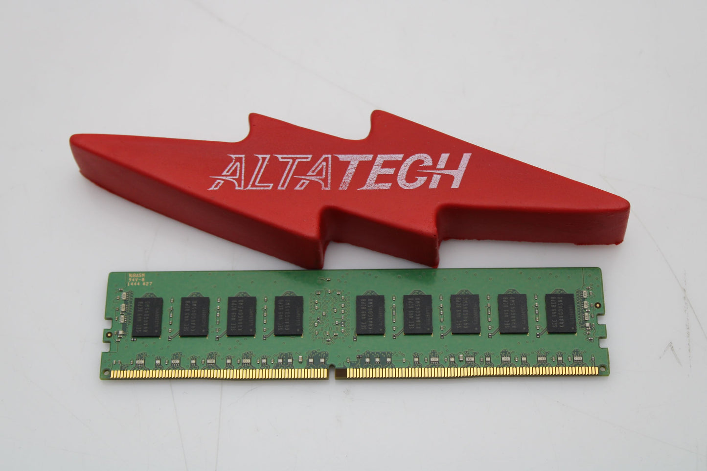 Samsung M393A1G40DB0-CPB0Q 8GB PC4-17000P DDR4-2133 1RX4 ECC, Used