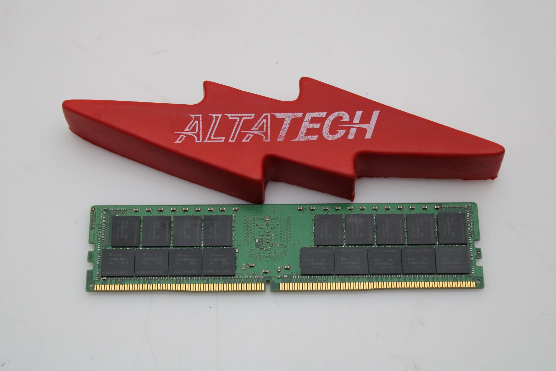 Samsung M393A8G40AB2-CWEBY_NEW 64GB PC4-25600R DDR4-3200 2RX4 ECC, New Sealed