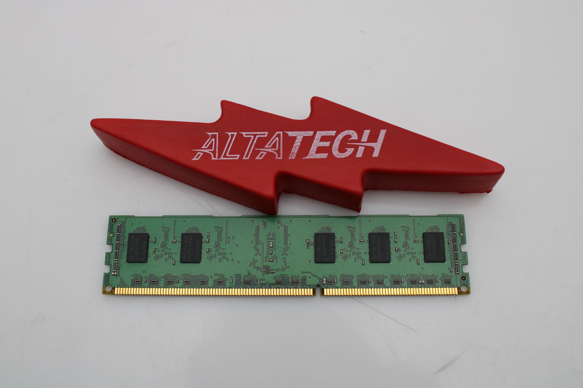 Samsung M393B5773CH0-CH9 2GB PC3-10600R DDR3-1333 1RX8 ECC, Used